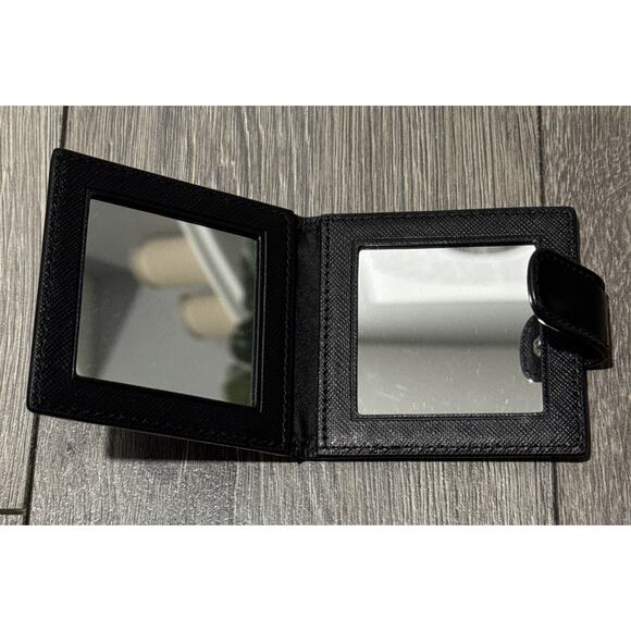 Coach Embossed Mirror Wallet (Silver) - RSP $70 - Authentic - Picture 4 of 5